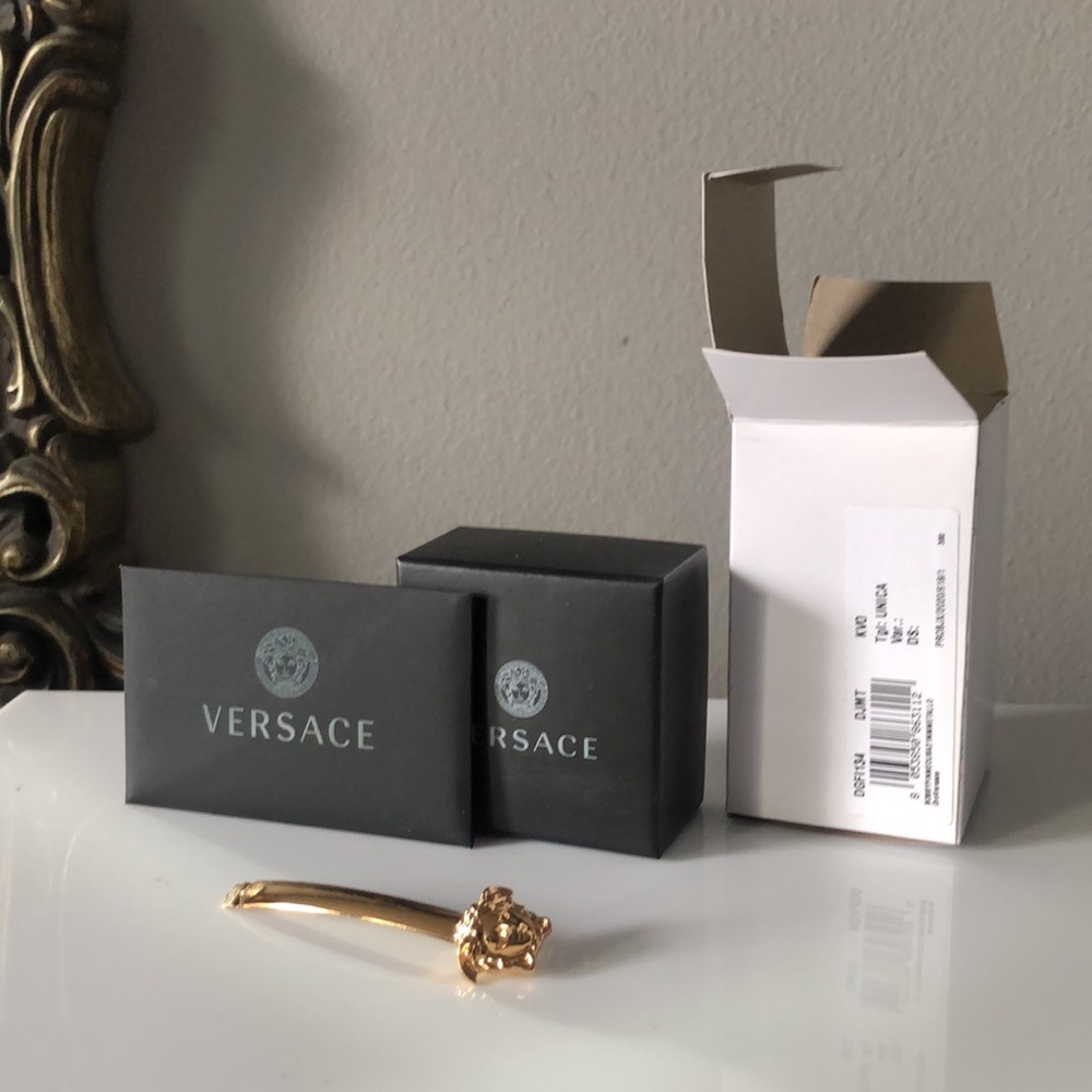 VERSACE Gold 'La tone Medusa' Hair Clip - Picture 4 of 9